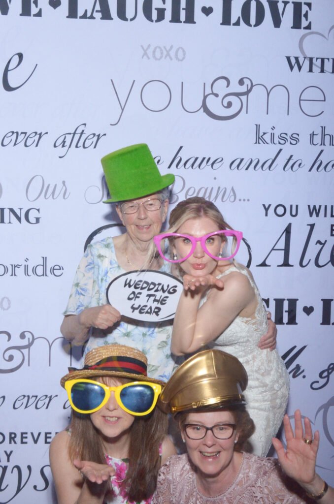 Rachel &#038; Tom The Woodyard